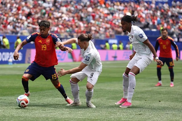 playing hard of spain